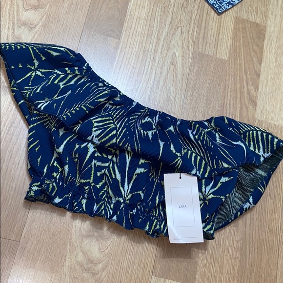 Zara Tops - Off shoulder crop top